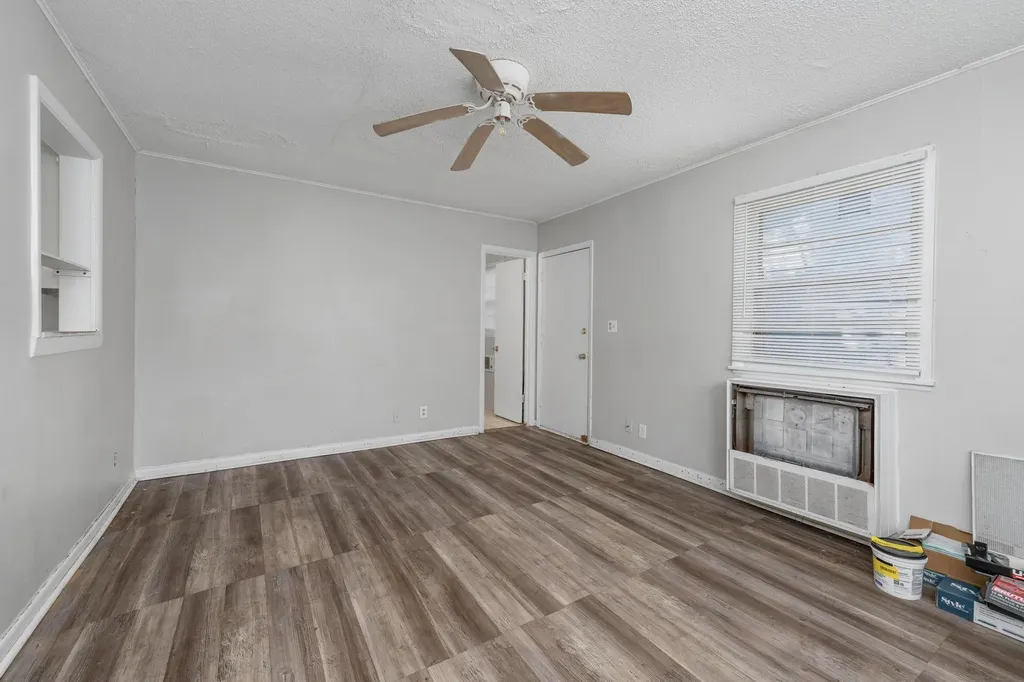 2009 E 52nd Street Wichita KS 67216