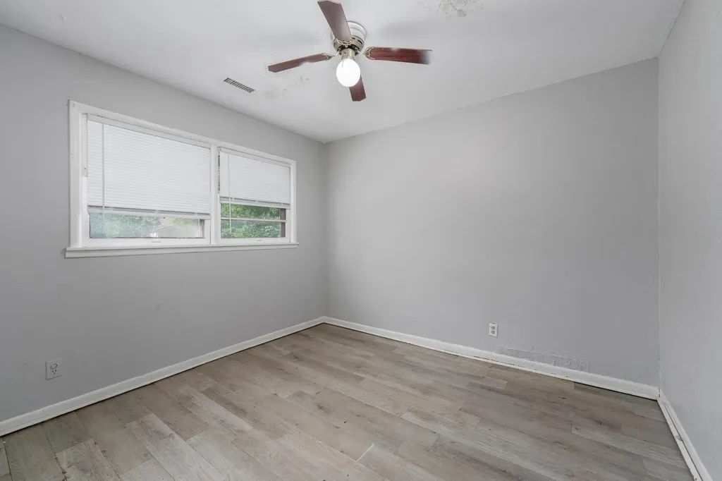 2009 E 52nd Street Wichita KS 67216