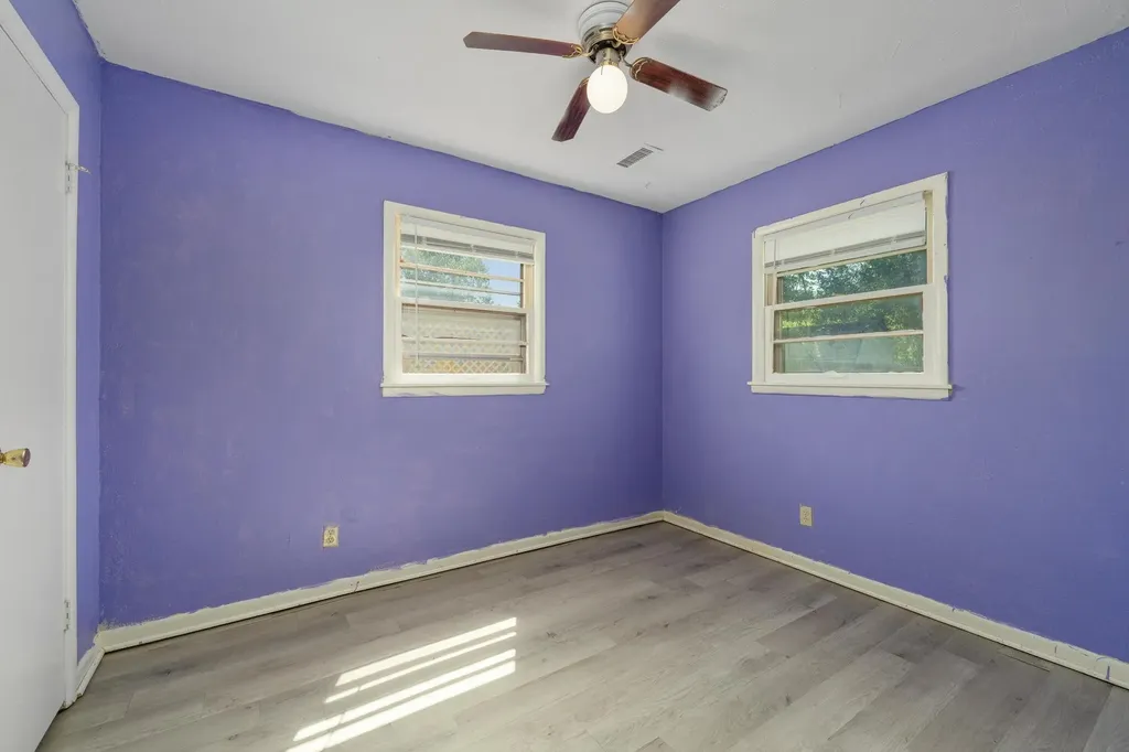 2009 E 52nd Street Wichita KS 67216
