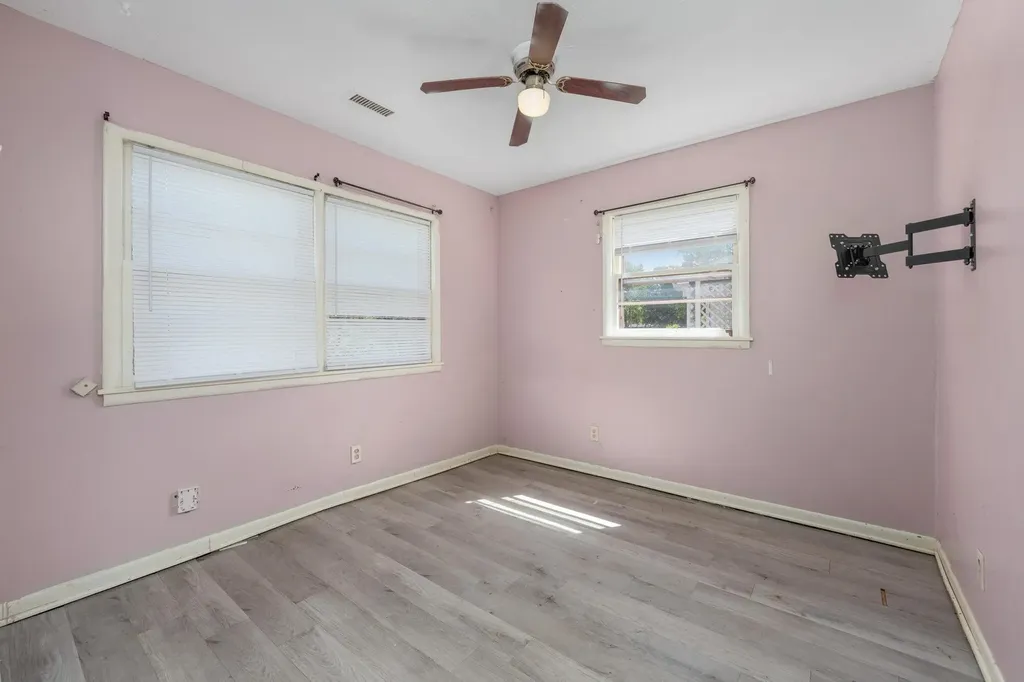 2009 E 52nd Street Wichita KS 67216