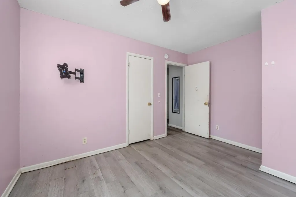 2009 E 52nd Street Wichita KS 67216