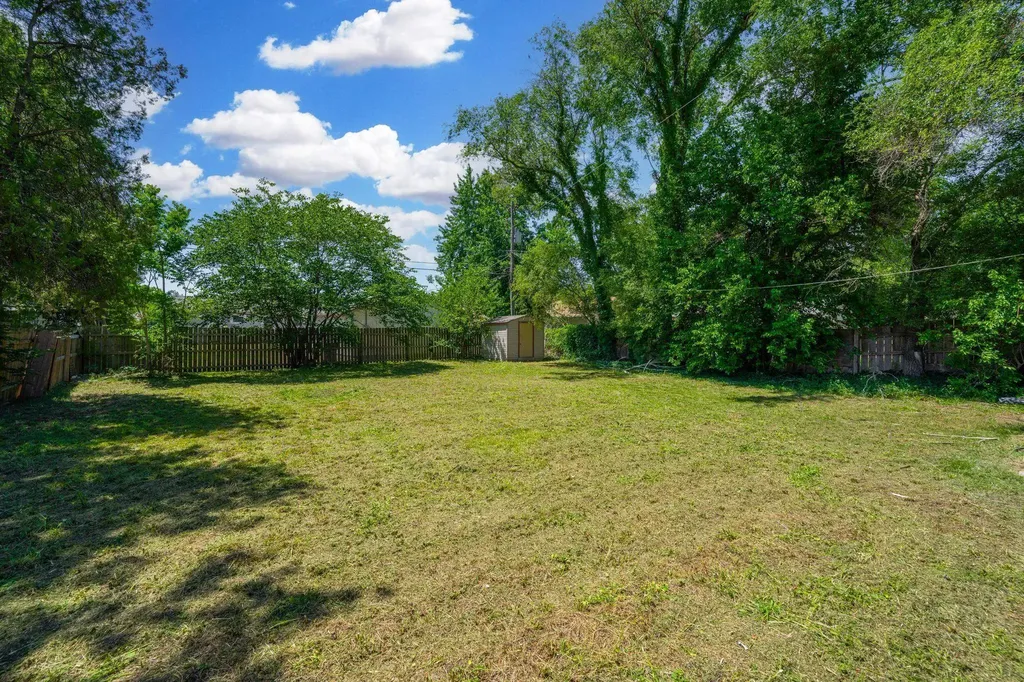 2009 E 52nd Street Wichita KS 67216