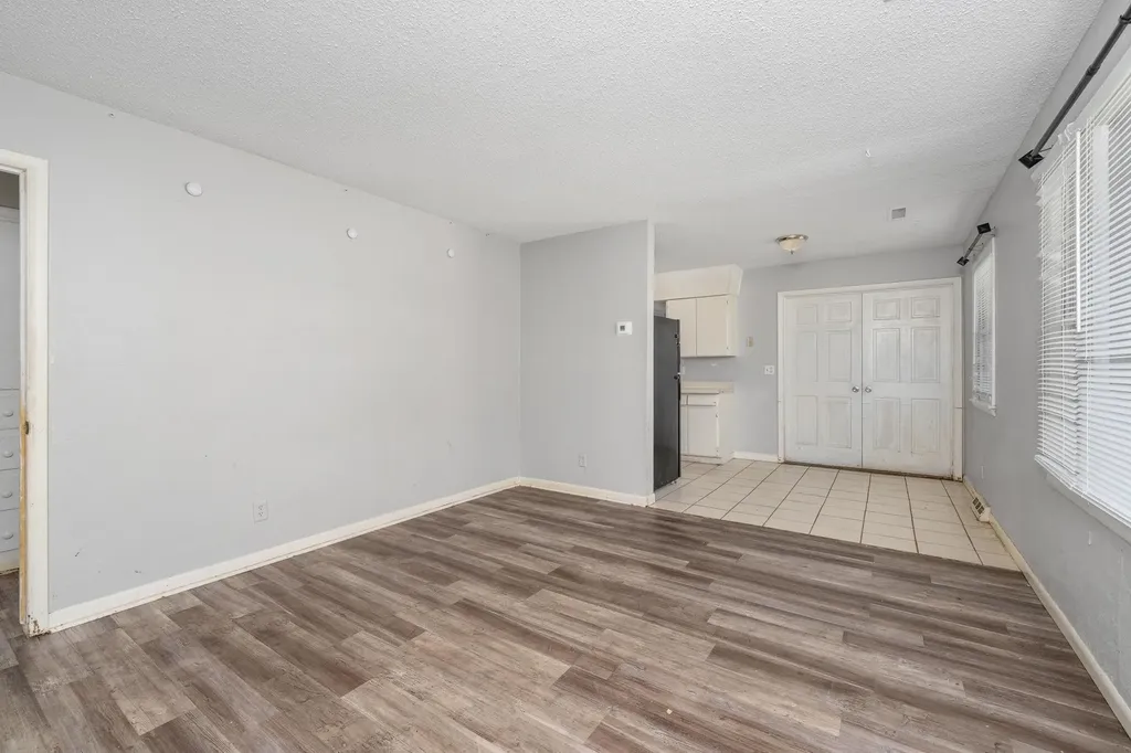 2009 E 52nd Street Wichita KS 67216