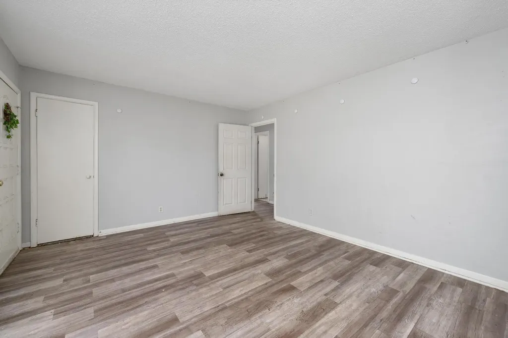 2009 E 52nd Street Wichita KS 67216