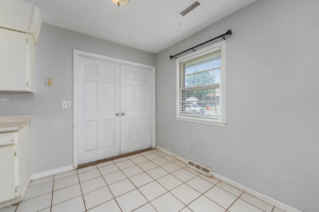 2009 E 52nd Street Wichita KS 67216