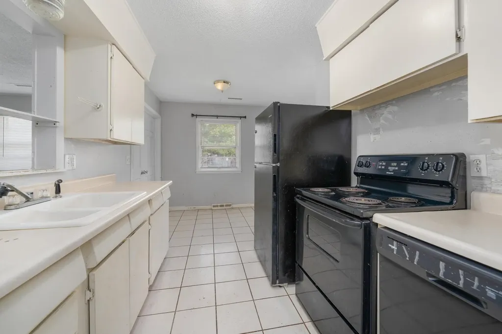 2009 E 52nd Street Wichita KS 67216