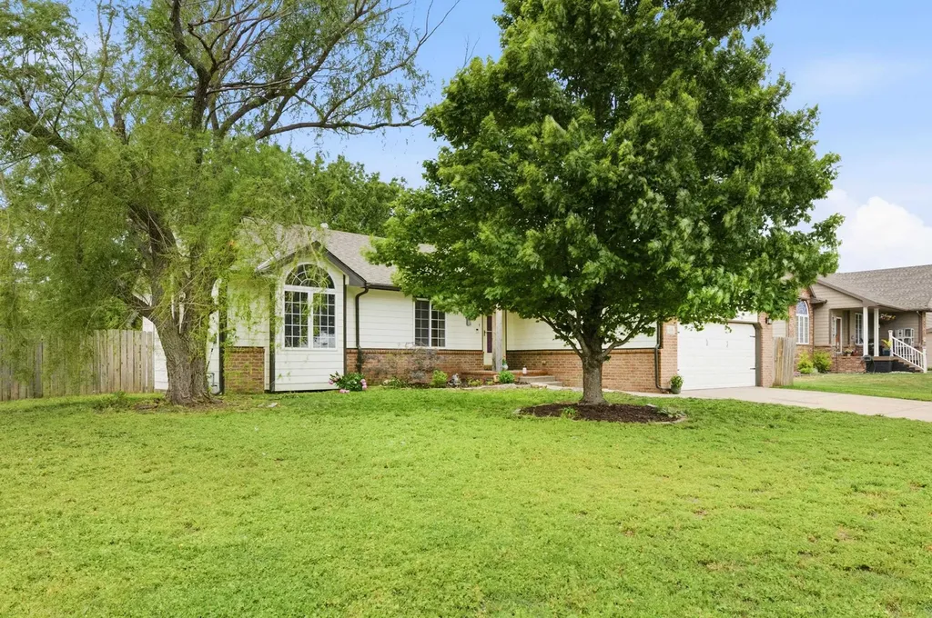 119 N Devinshire Bentley KS 67016