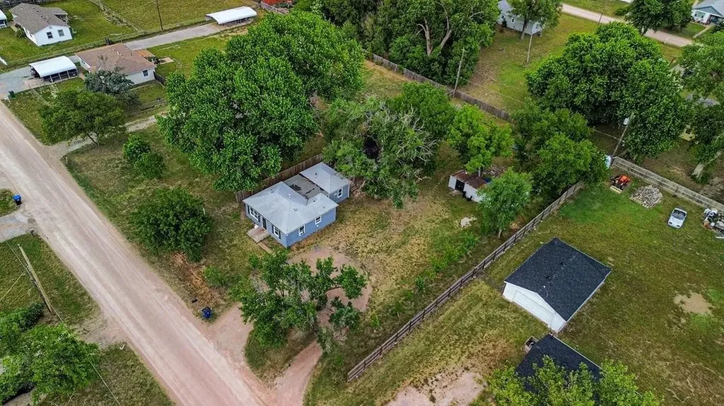 4704 S Water Street Wichita KS 67217