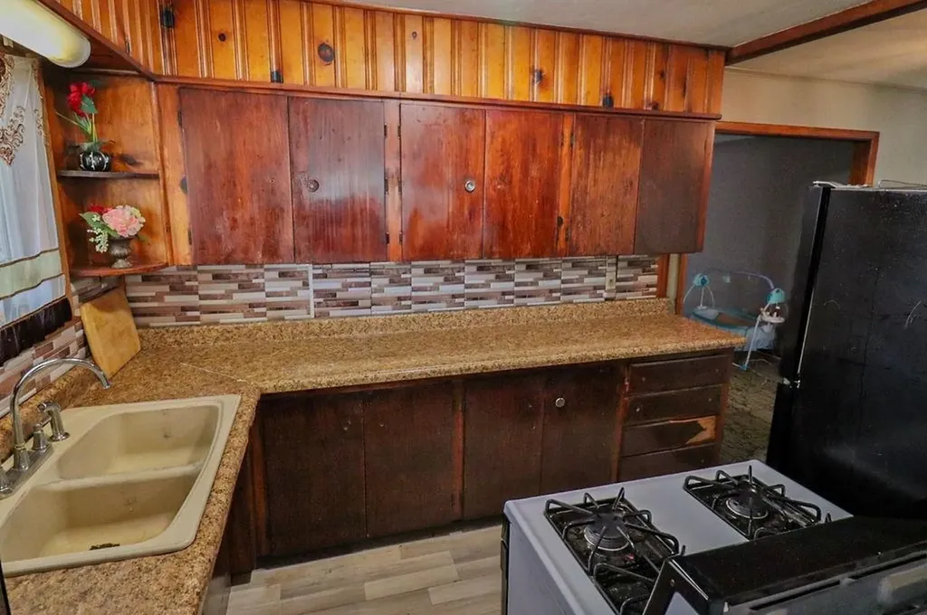 4704 S Water Street Wichita KS 67217