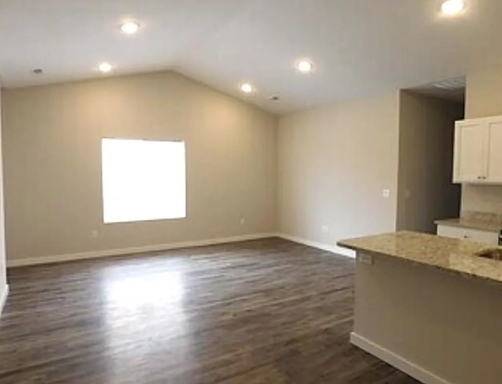 1725-1727 E 69th Court N Park City KS 67219