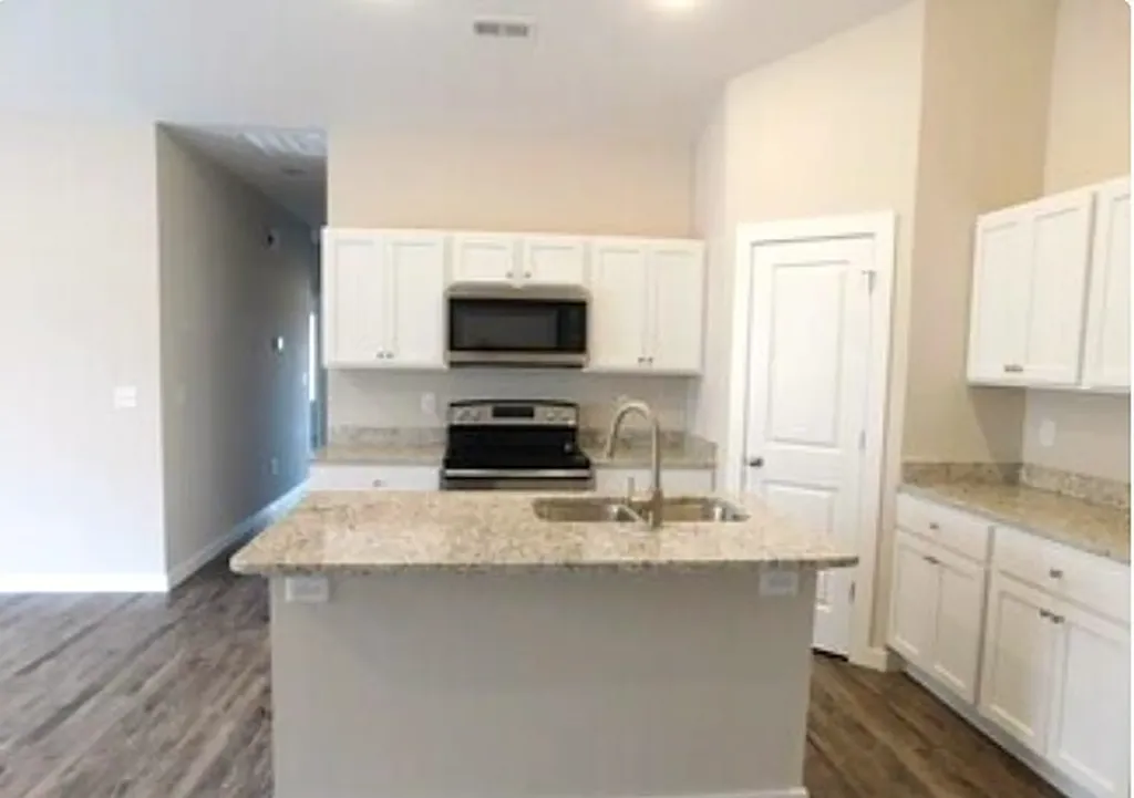 1725-1727 E 69th Court N Park City KS 67219