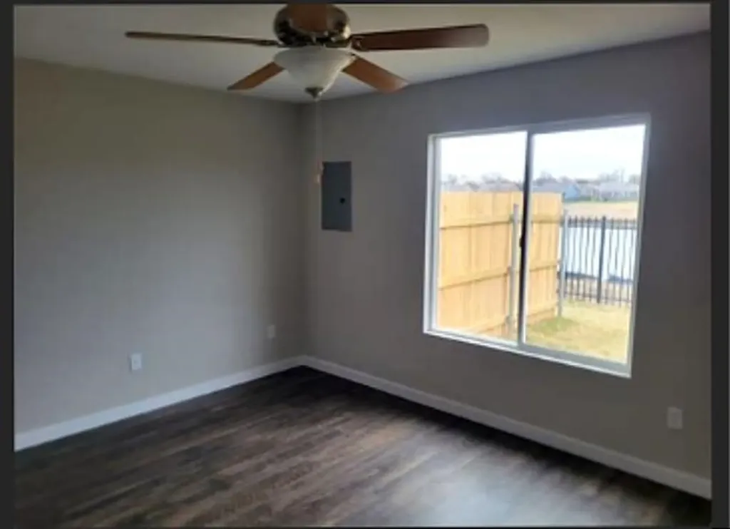 1725-1727 E 69th Court N Park City KS 67219