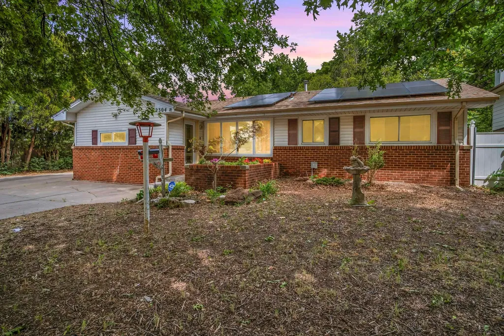 2304 E Glen Oaks Drive Wichita KS 67216
