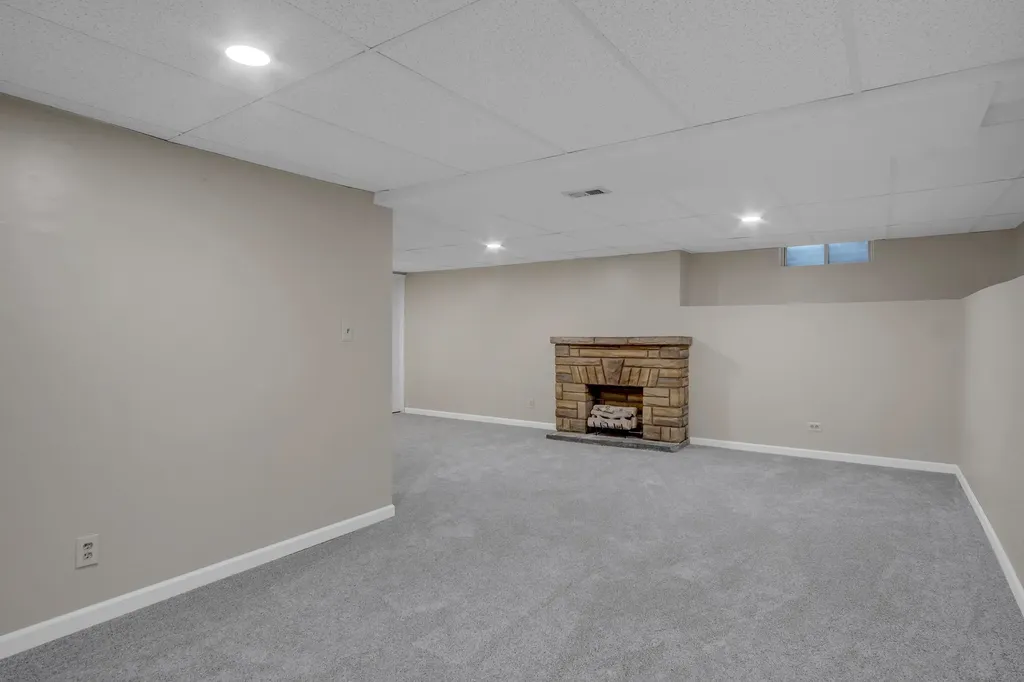 2304 E Glen Oaks Drive Wichita KS 67216