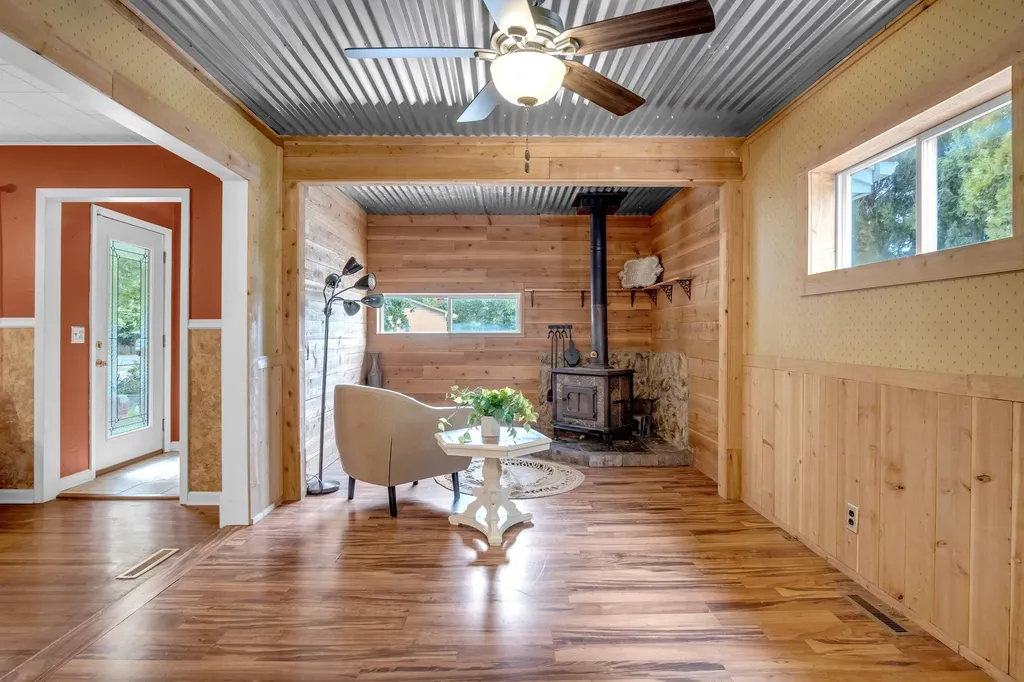 2304 E Glen Oaks Drive Wichita KS 67216