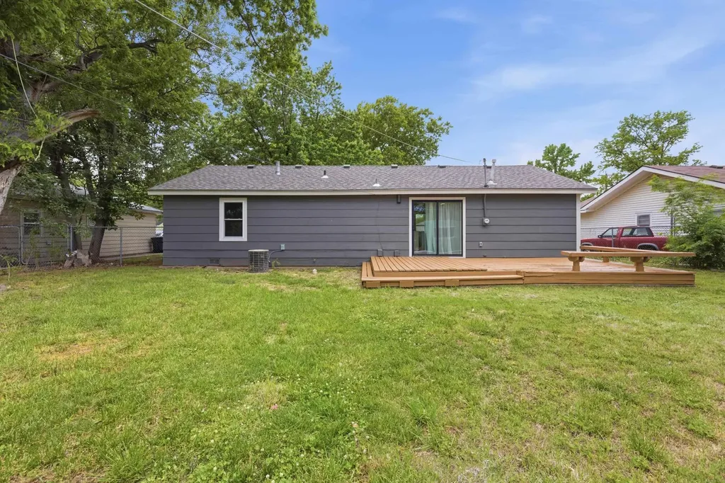 3412 S Osage Avenue Wichita KS 67217-3437
