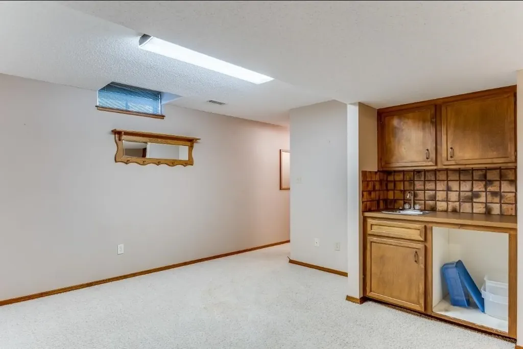 16 N Circle Drive Mulvane KS 67110