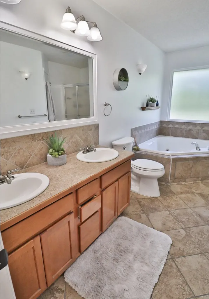 866 S Bedford Court Wichita KS 67207