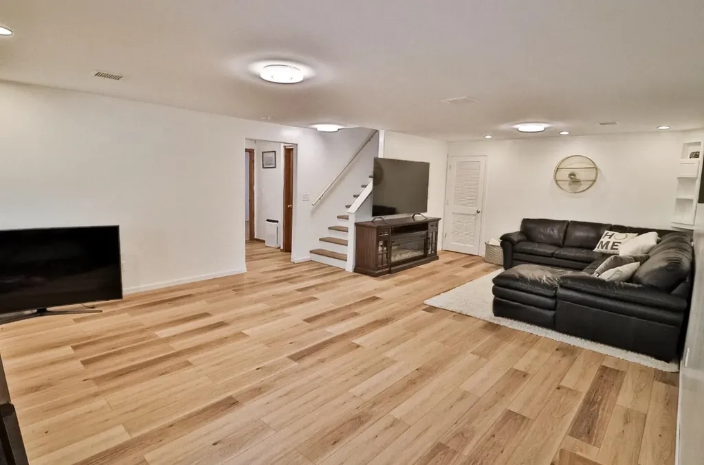 866 S Bedford Court Wichita KS 67207