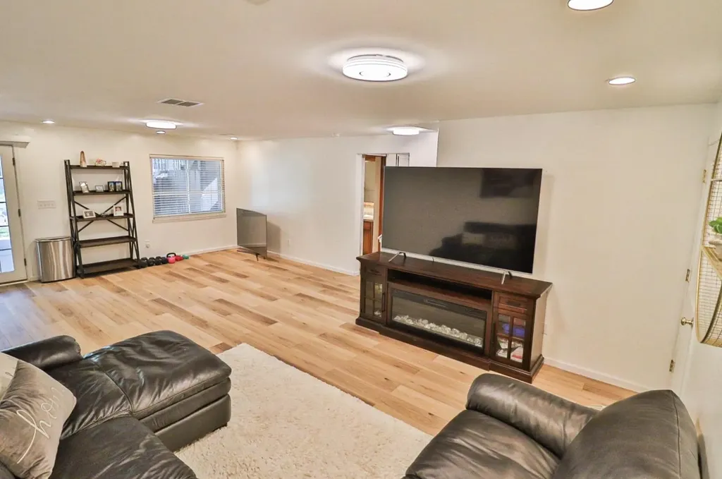 866 S Bedford Court Wichita KS 67207