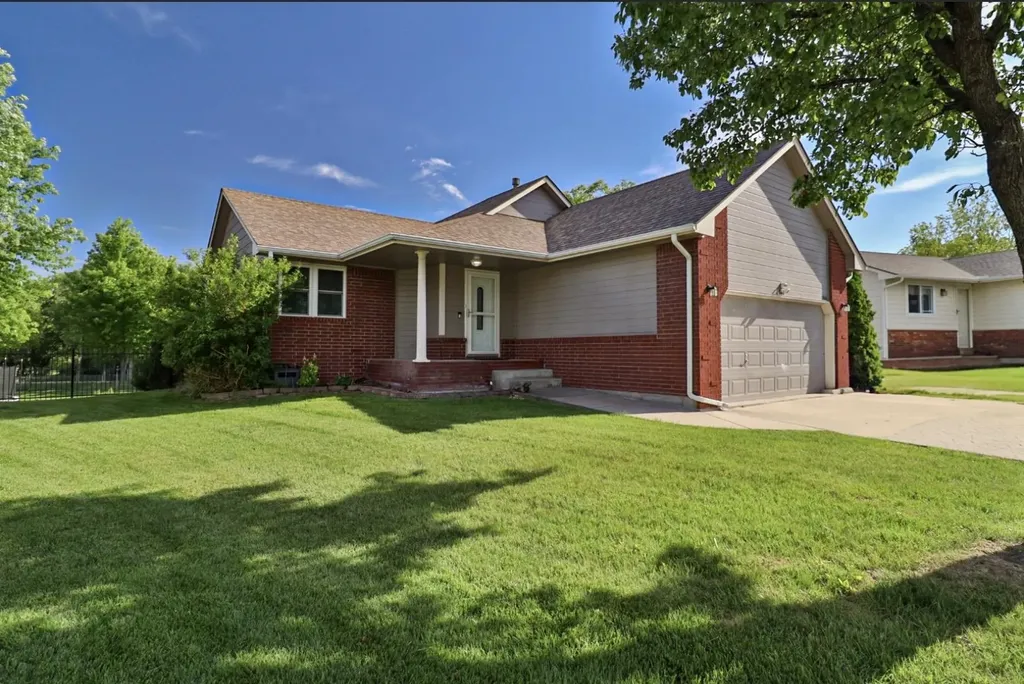 866 S Bedford Court Wichita KS 67207
