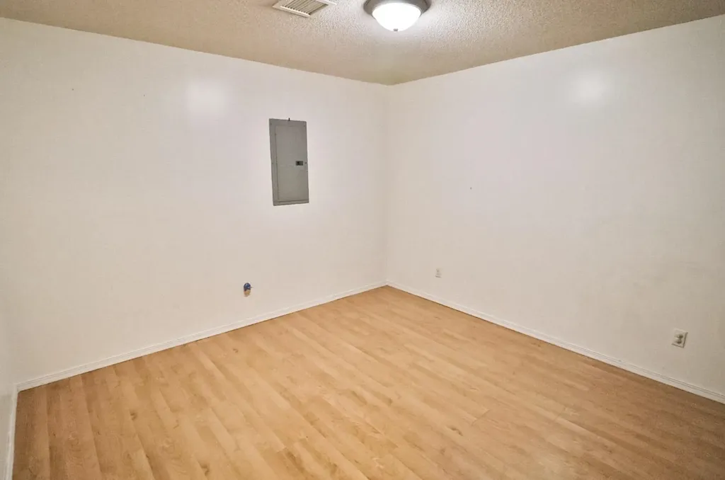 866 S Bedford Court Wichita KS 67207