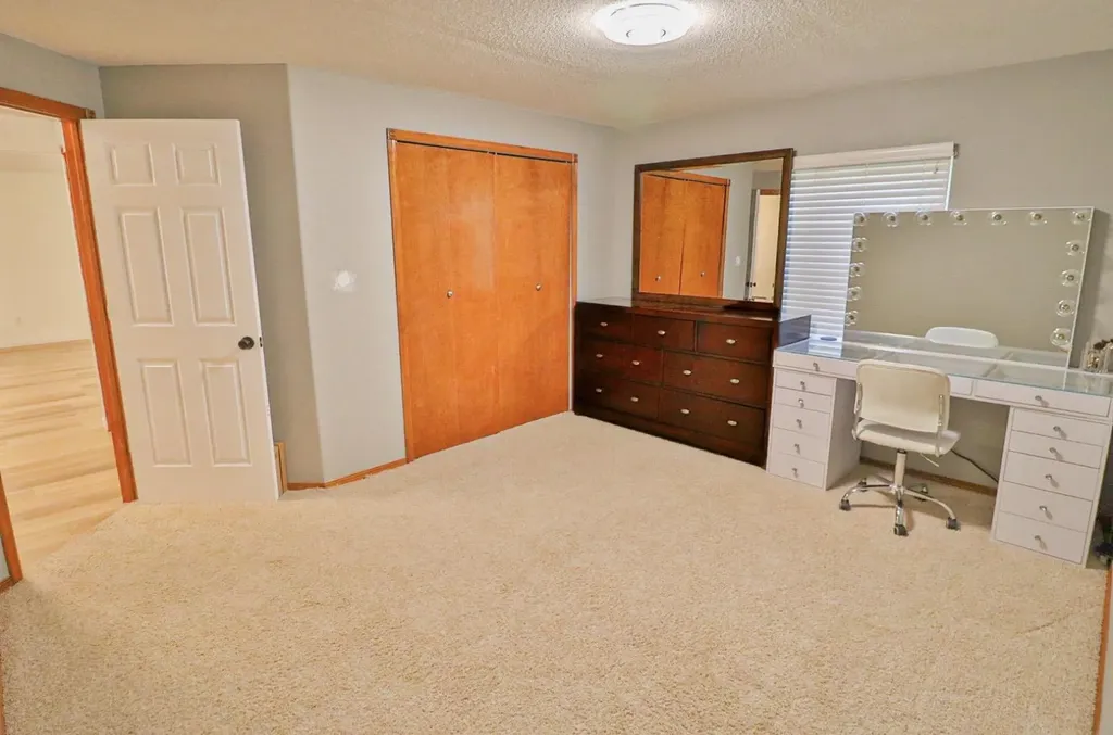 866 S Bedford Court Wichita KS 67207
