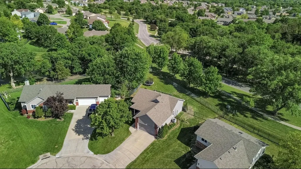 866 S Bedford Court Wichita KS 67207
