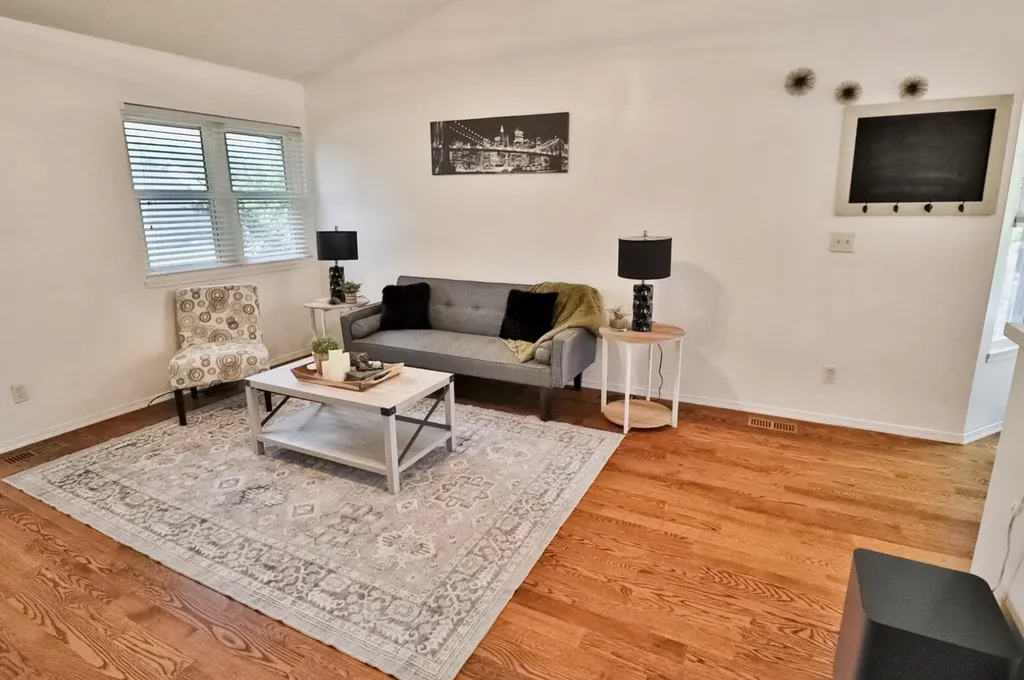 866 S Bedford Court Wichita KS 67207