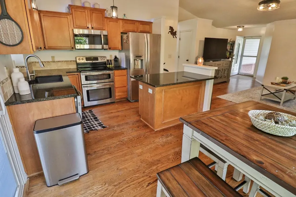 866 S Bedford Court Wichita KS 67207