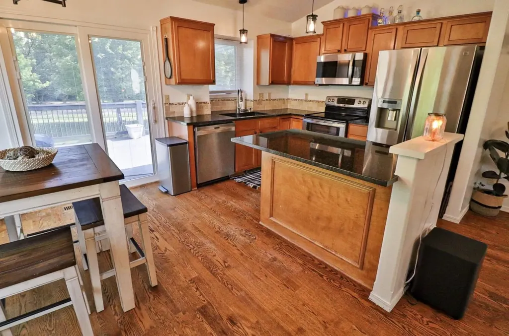 866 S Bedford Court Wichita KS 67207