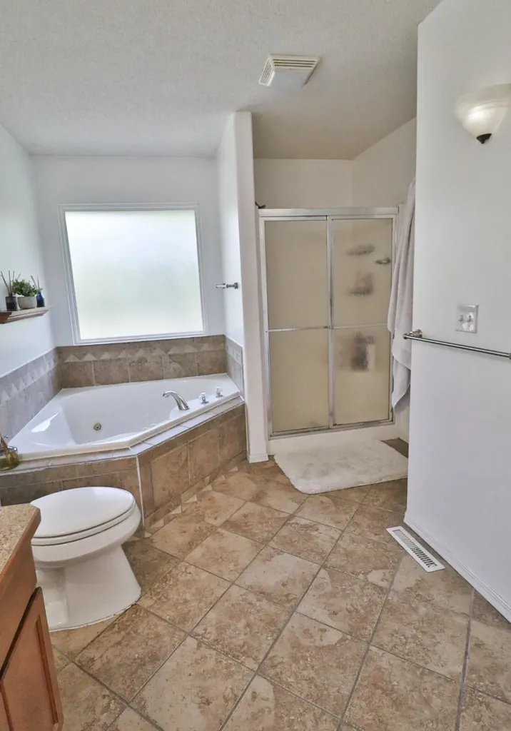 866 S Bedford Court Wichita KS 67207