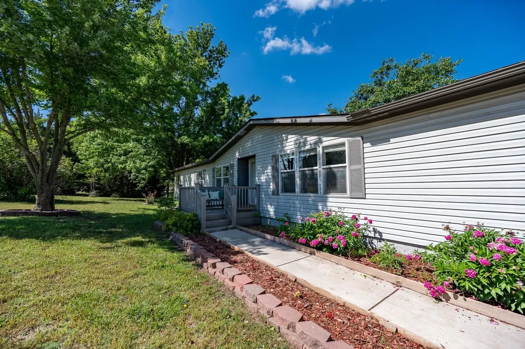 1905 SW Sunny Hills El Dorado KS 67042