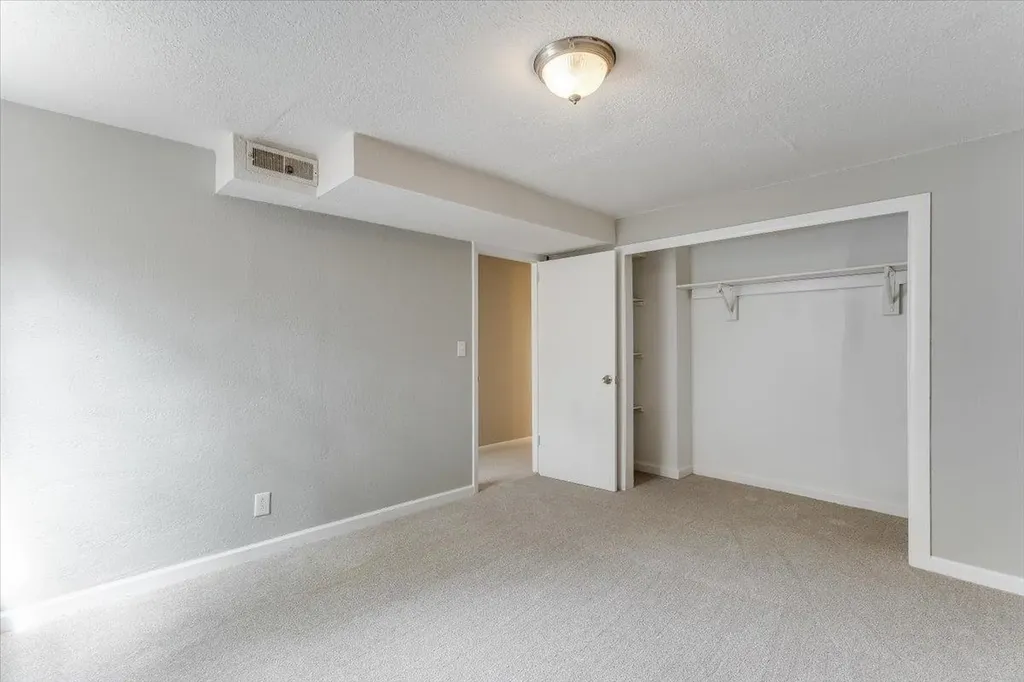 928 S Dalton Drive Wichita KS 67207