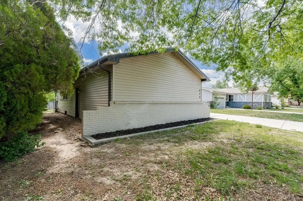 928 S Dalton Drive Wichita KS 67207