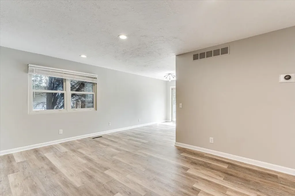 928 S Dalton Drive Wichita KS 67207