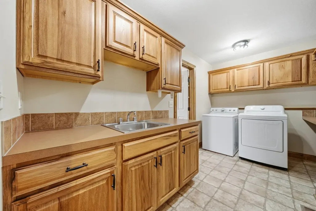 1210 E Rolling Hills Drive Augusta KS 67010