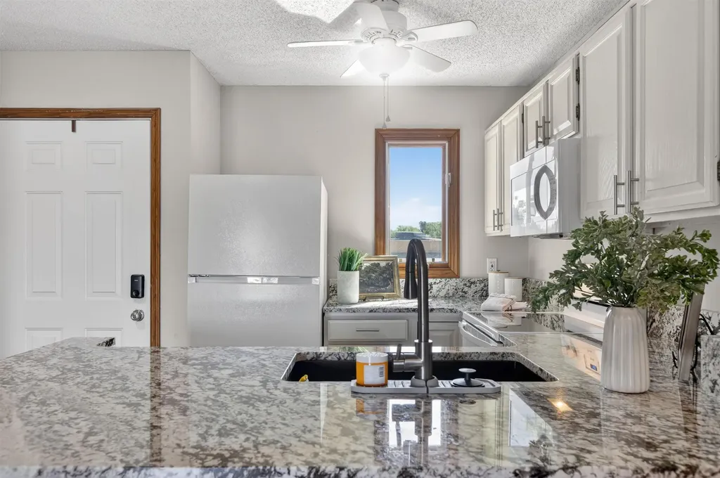 1105 N Lakewind Street Wichita KS 67212