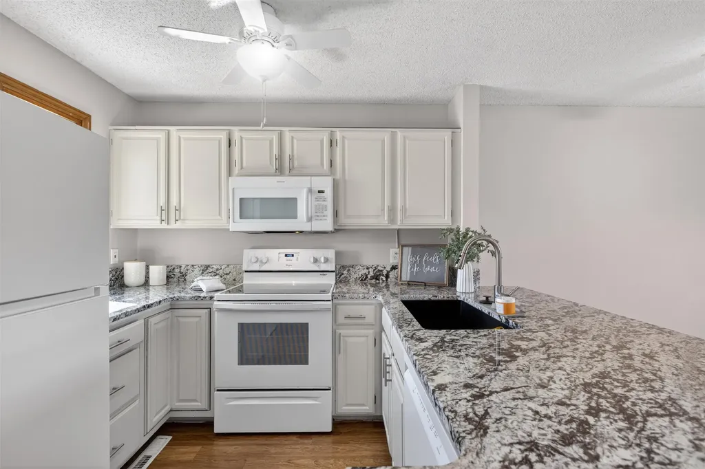 1105 N Lakewind Street Wichita KS 67212
