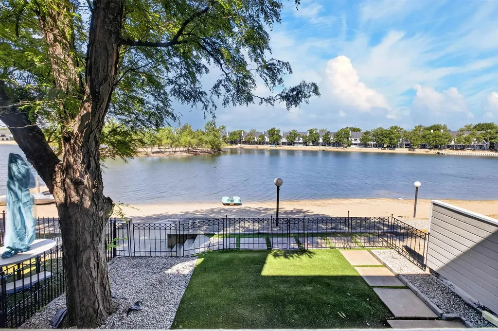 1105 N Lakewind Street Wichita KS 67212