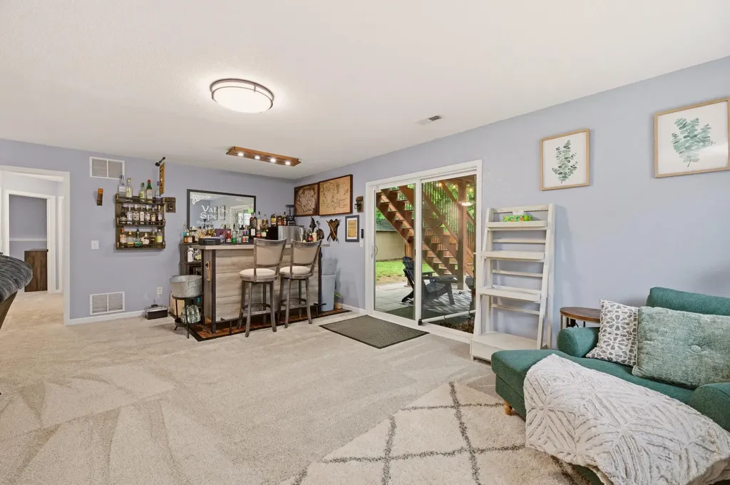 6943 E Perryton Street Bel Aire KS 67226-1468