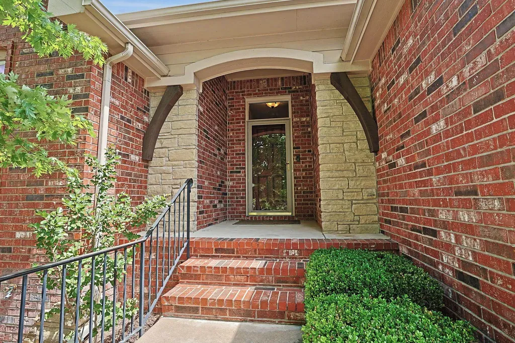 206 S Bordeulac Street Wichita KS 67230
