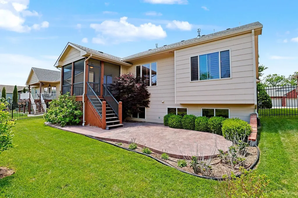 206 S Bordeulac Street Wichita KS 67230