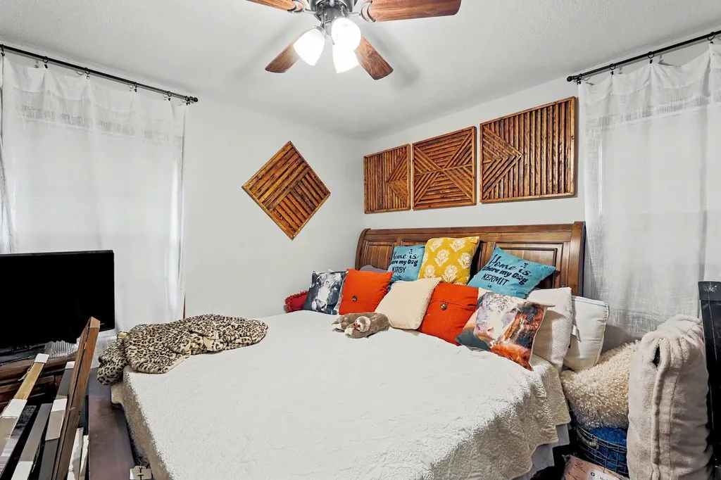931 S Broadmoor Wichita KS 67207