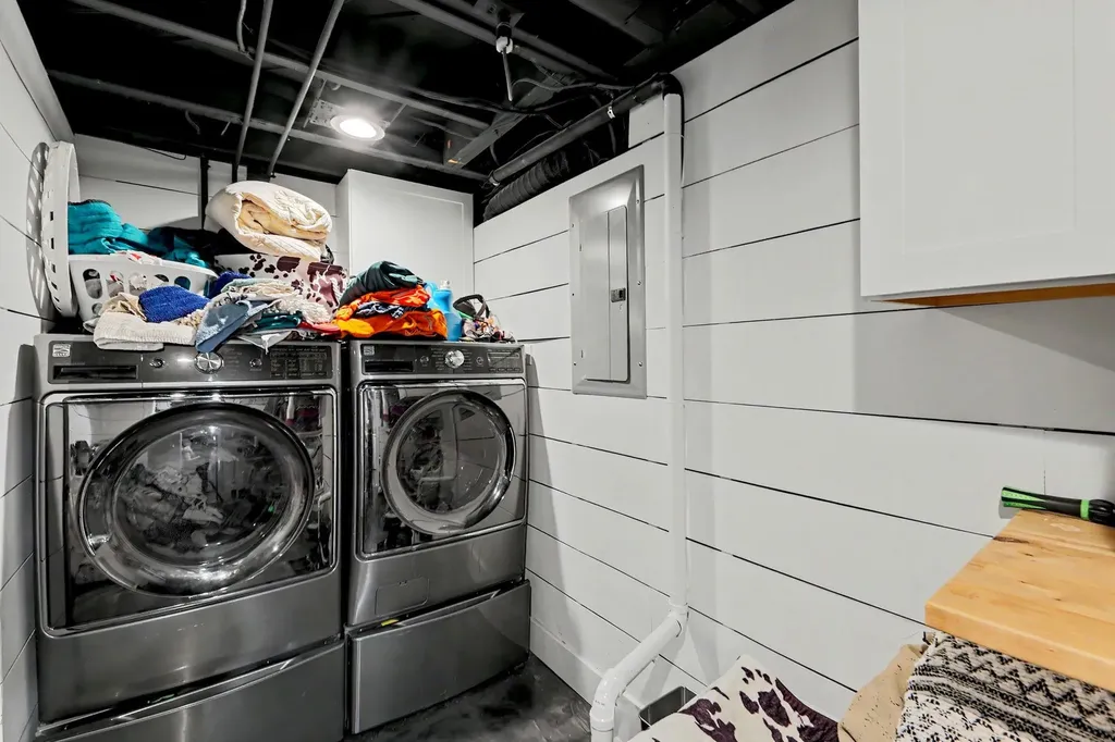 931 S Broadmoor Wichita KS 67207