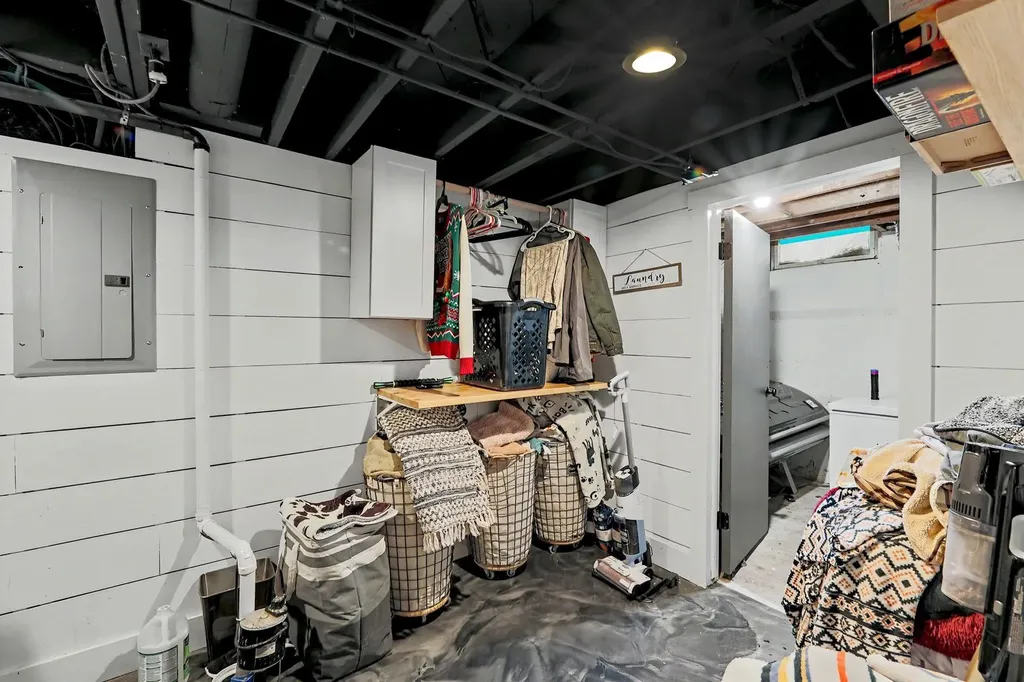 931 S Broadmoor Wichita KS 67207