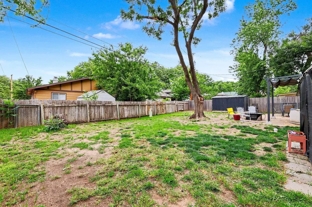 931 S Broadmoor Wichita KS 67207