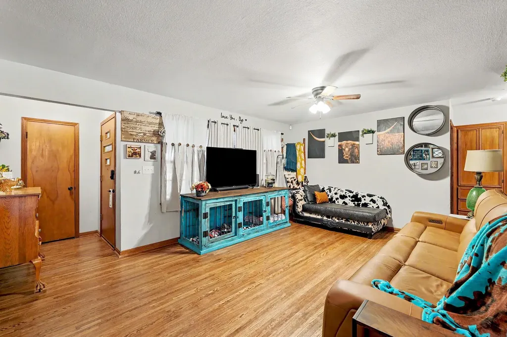 931 S Broadmoor Wichita KS 67207