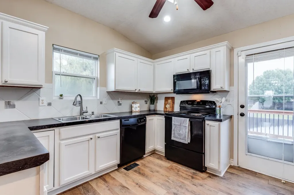 216 W Poplar Street Goddard KS 67052