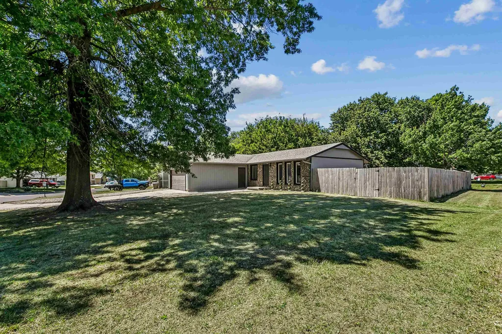 302 W Cherokee Drive Kechi KS 67067